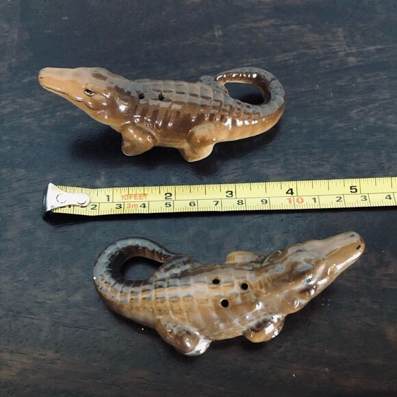 Alligator Croc Ceramic Vintage Salt & Pepper Shakers Set - Picture 2 of 3